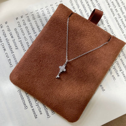 E廠【XDQ0297N】S925純銀日系精緻感四葉草鑰匙項鍊女高級感鑲鋯石氣質鎖骨鏈
 26.04-1