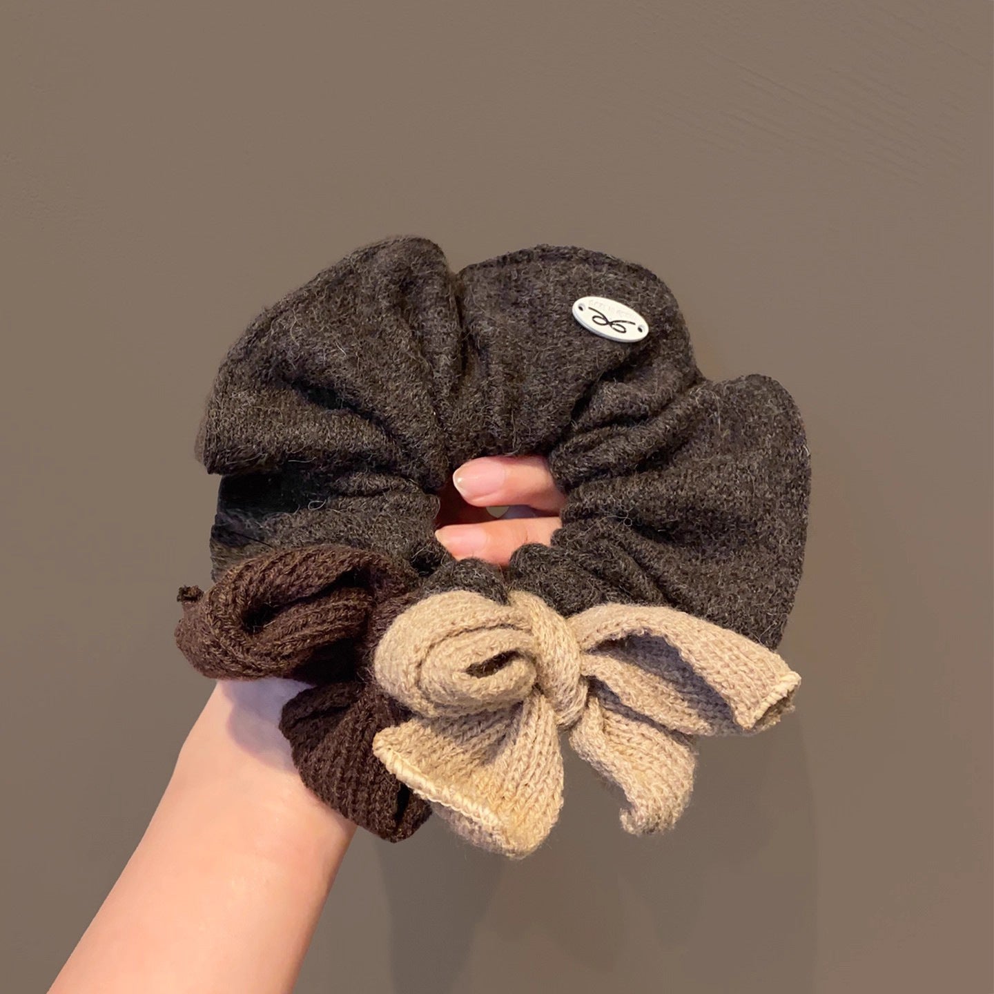 C廠【i17-1】韓系咖色毛線蝴蝶結大腸髮圈女低丸子頭紮馬尾頭繩紮頭髮頭花髮繩
 25.12-4「C廠-單筆結帳需滿，NT$500出貨(不含運費)」