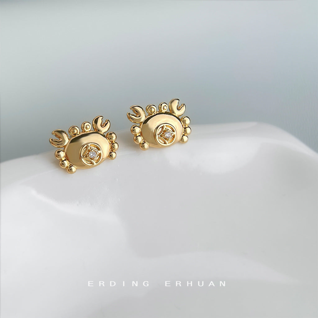 C廠【6903】元寶蟹~原始設計微鑲鋯石925銀針鍍14K簡約時尚通勤新耳飾 耳環
 25.10-3