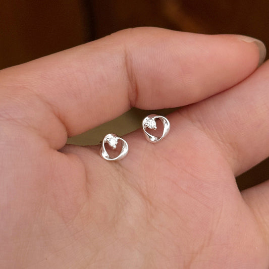 E廠【DQ11769E】S999純銀小眾設計莫比烏斯耳環女高級感氣質鑲鋯石百搭耳飾潮
 26.01-4