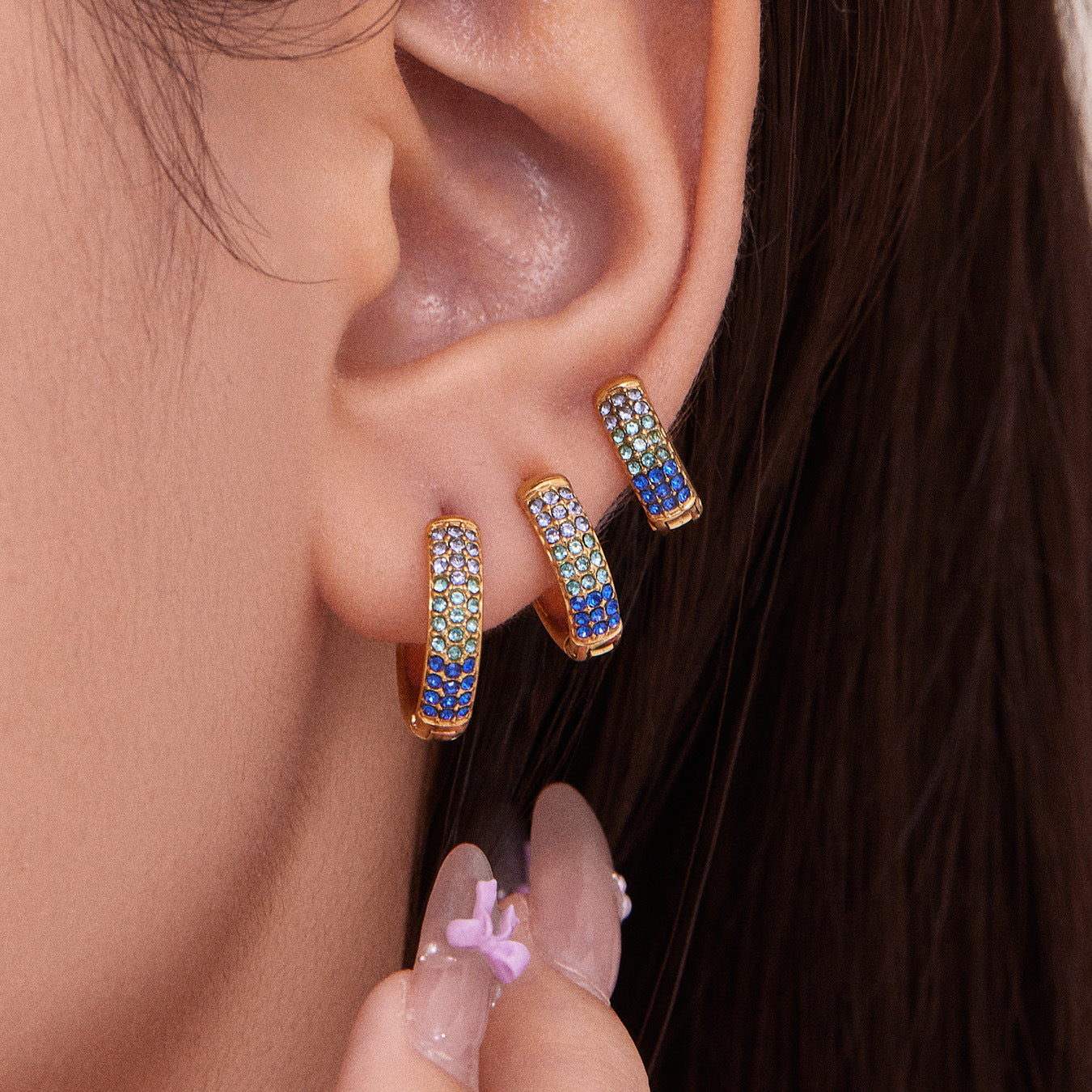 B廠【F728】高質感滿鋯三排鑽球面U型耳扣鍍18k真金輕奢百搭不鏽鋼耳環
 25.11-1