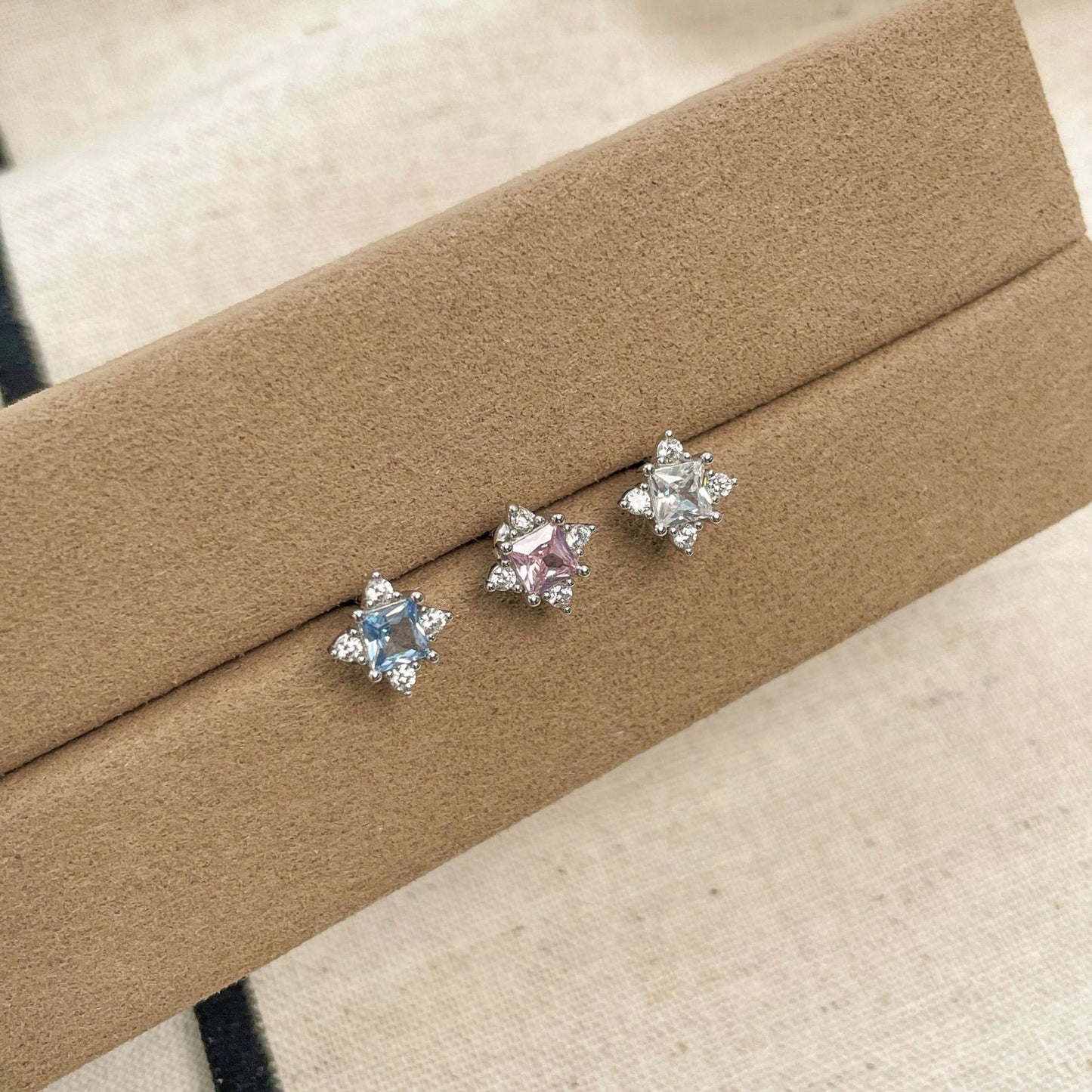 F廠【DQ10067E】S925純銀小眾設計四芒星方糖耳環女精緻鋯石耳骨釘百搭耳飾潮
 25.09-1