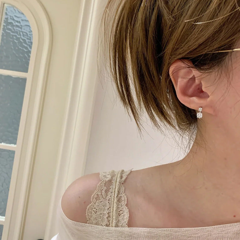 E廠【DQ11772E】S925純銀韓系清冷感爆閃雙鑽耳扣女氣質鑲鋯石耳環冷淡風耳飾
 26.01-1