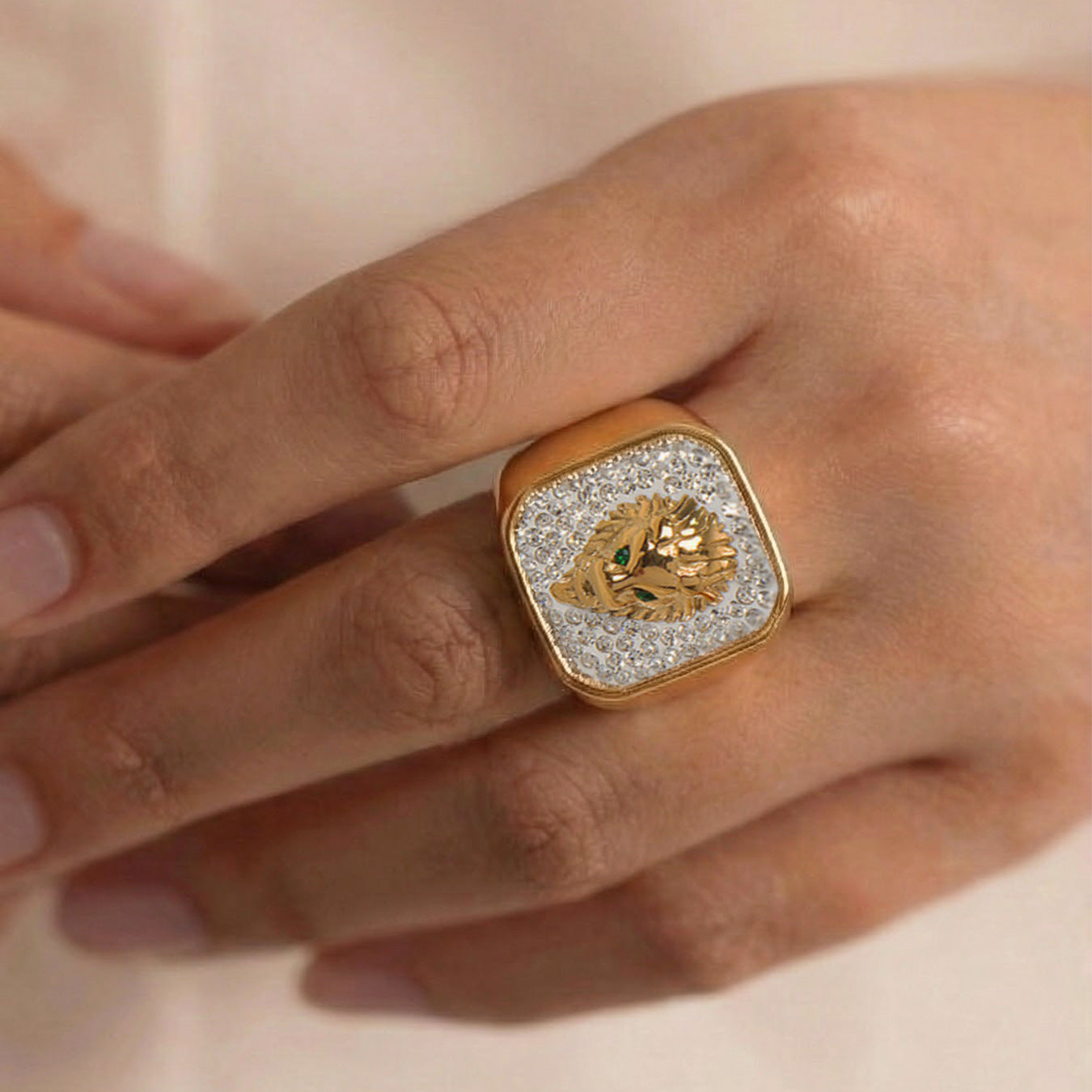 B廠【A060】歐美ins輕奢簡約設計方形獅子頭滿鑽戒指不鏽鋼鍍18k金嘻哈風手飾
 26.01-2