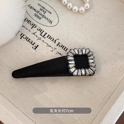 C廠【Y962】赫本愛心閃鑽髮夾女2025新款前額瀏海側邊碎髮bb夾百搭頭飾
 25.12-4「C廠-單筆結帳需滿，NT$500出貨(不含運費)」