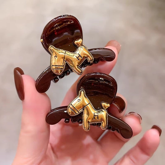 C廠【Y1096】小馬抓夾高級感咖色側邊瀏海夾子前額碎髮夾頭飾女新款半紮夾髮卡
 26.02-1