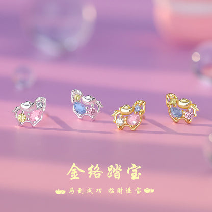 D廠【YC5167E】原創足銀S999元寶彩鋯小馬耳環本命夢幻甜美精緻金路踏寶耳飾
 25.12-3