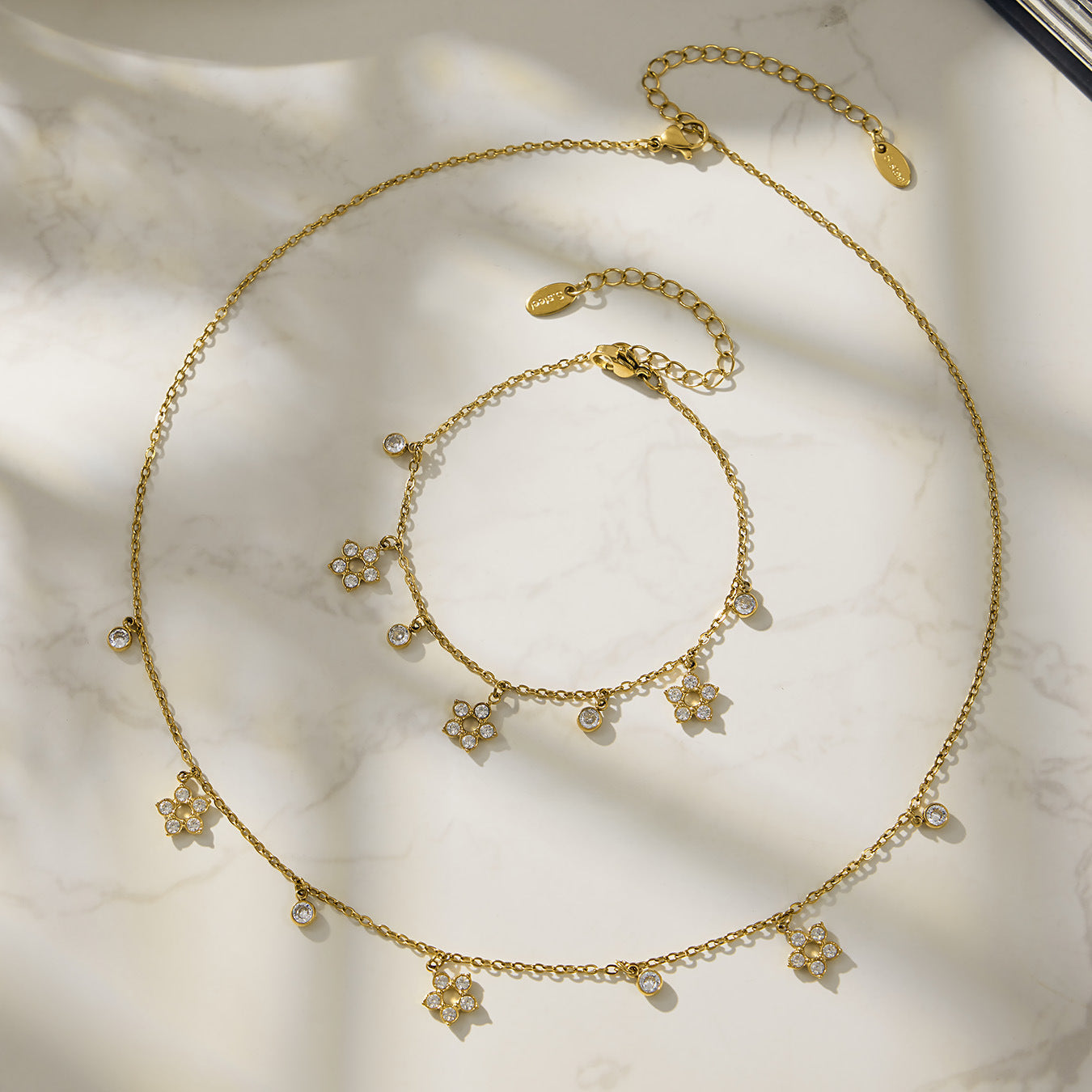 B廠【TXE571】歐美小眾五葉花鋯石小鑽DIY多吊墜項鍊手鍊不銹鋼鏈條鍍18k金套裝
 26.03-3