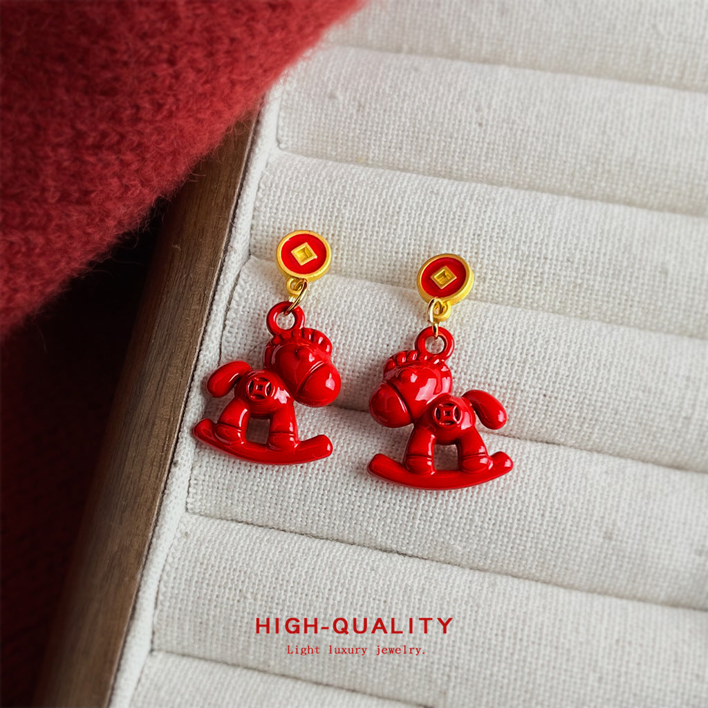 A廠【7207】馬上有錢馬年新年款木馬吉祥新款個性國潮耳環耳環女
 25.12-2