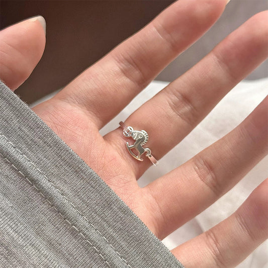 F廠【DQ8438R】S925純銀馬上有錢戒指女簡約新中式木馬銅錢時髦百搭開口指環
 25.10-4