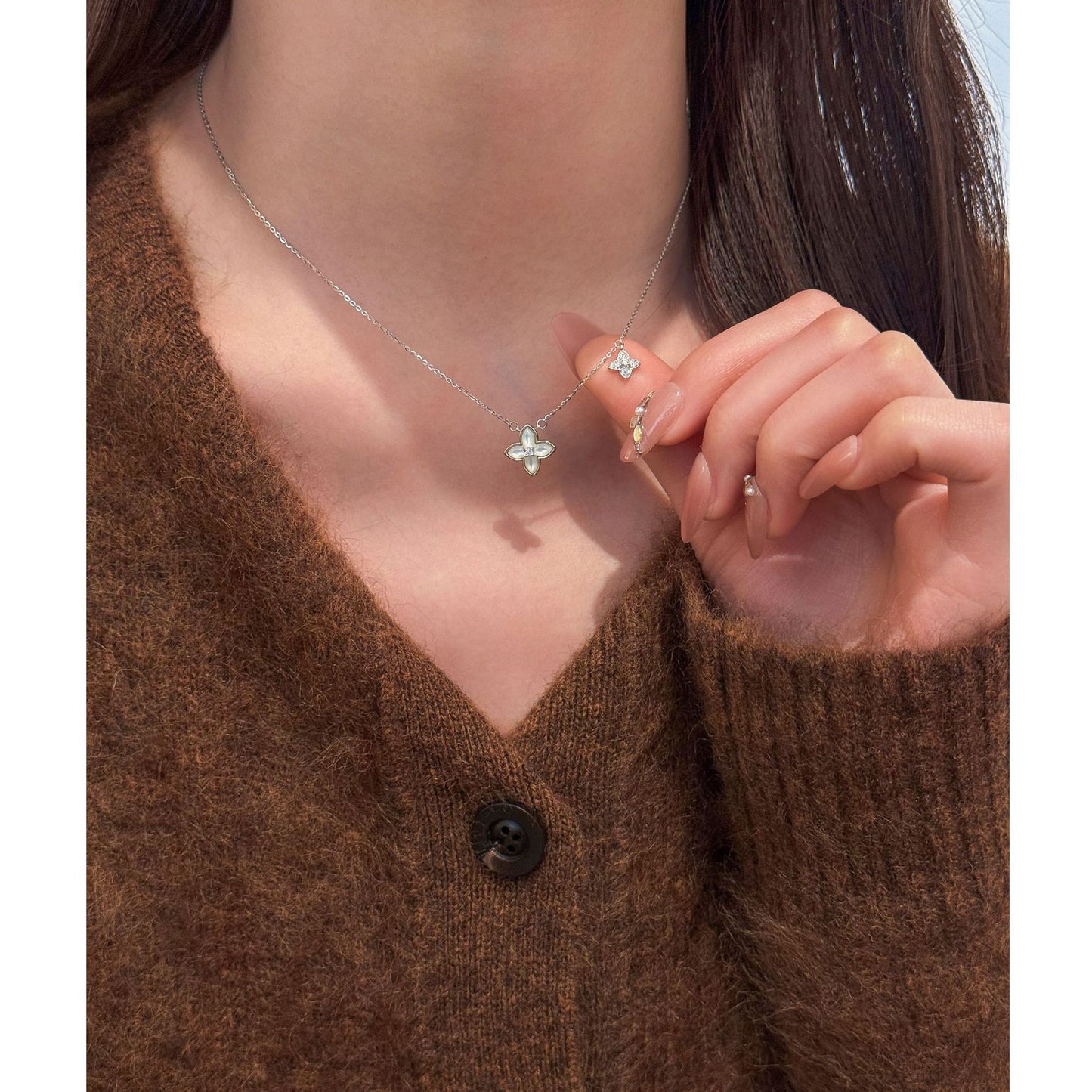 E廠【XDQ0120N】S925純銀精緻貝殼四葉草項鍊女復古輕奢花朵高級感鎖骨鏈
 26.03-1