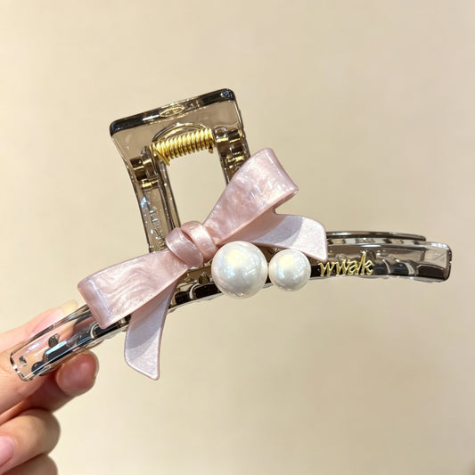 C廠【X605】甜美氣質珍珠蝴蝶結抓夾女2026新款鯊魚夾子高級感盤髮夾大號髮飾
 26.07-4「C廠-單筆結帳需滿，NT$500出貨(不含運費)」