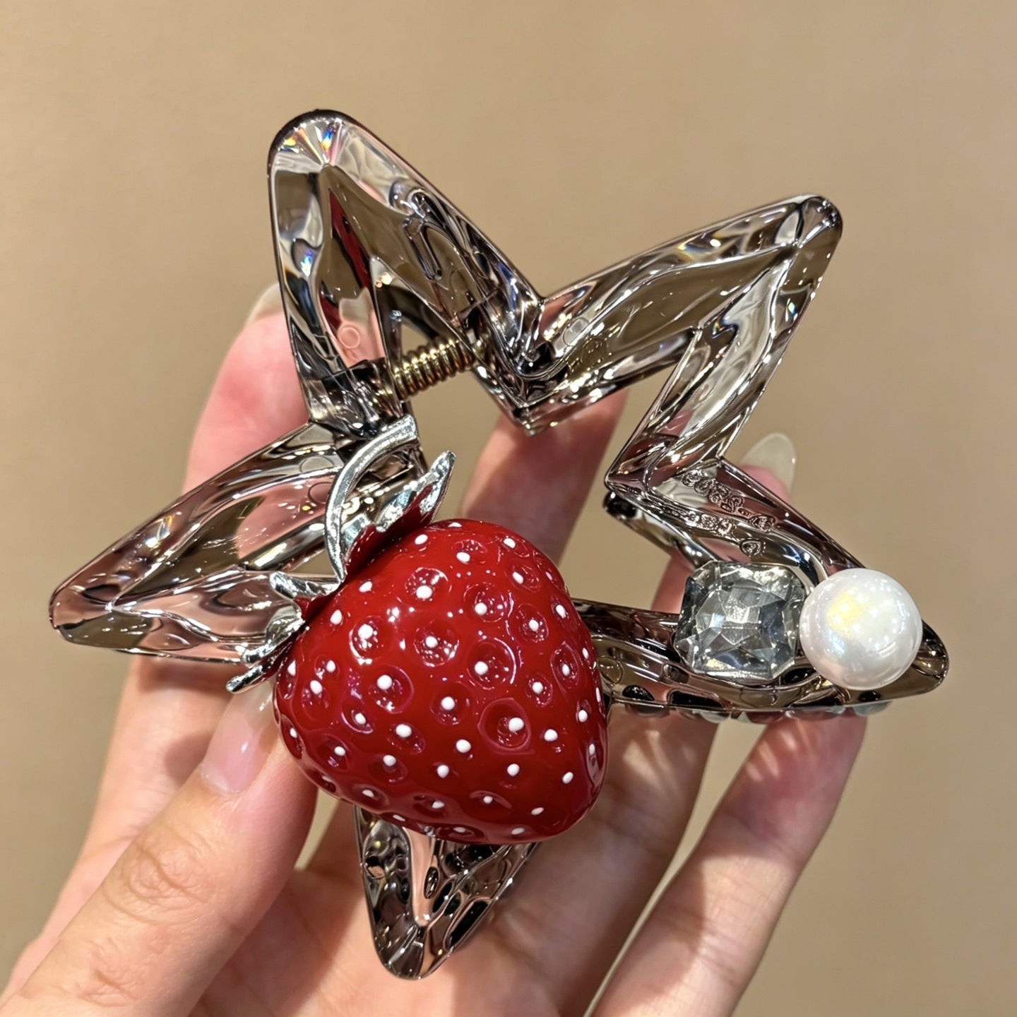 C廠【X540】甜美可愛草莓五角星抓夾女2026新款大鯊魚夾子高級感盤髮夾髮飾 26.07-1「C廠-單筆結帳需滿，NT$500出貨(不含運費)」