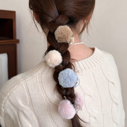 C廠【P107】可愛毛絨球球髮夾女2025新款秋冬甜美公主頭小號抓夾氣質髮卡頭飾
 26.01-1「C廠-單筆結帳需滿，NT$500出貨(不含運費)」