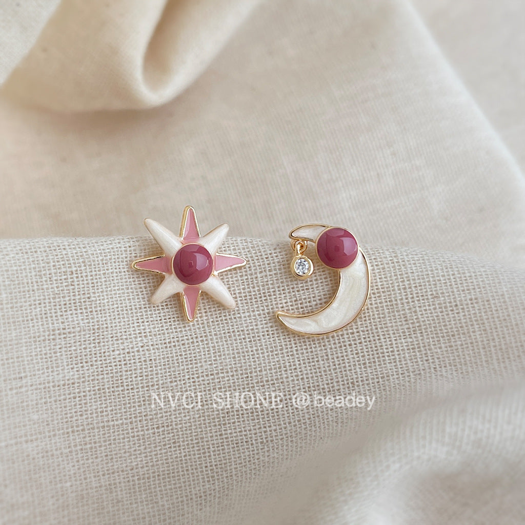 C廠【7043】原創八芒星月亮~925銀針不對稱設計清新甜美學院風新款耳環耳環女
 25.11-1