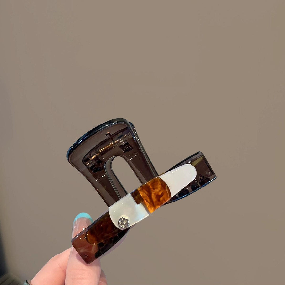 C廠【B27】法式復古玳瑁色中型抓夾女氣質高級感後腦勺盤髮鯊魚夾半紮髮夾子
 25.12-3「C廠-單筆結帳需滿，NT$500出貨(不含運費)」