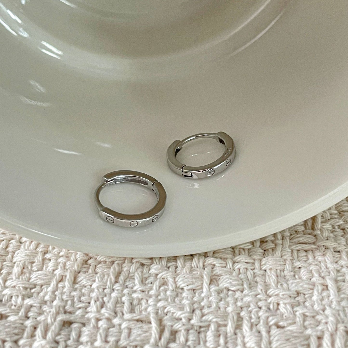 E廠【XDQ10321E】S999純銀復古個性黑色滴油耳環小眾高級感素圈耳環百搭耳飾女
 26.01-1