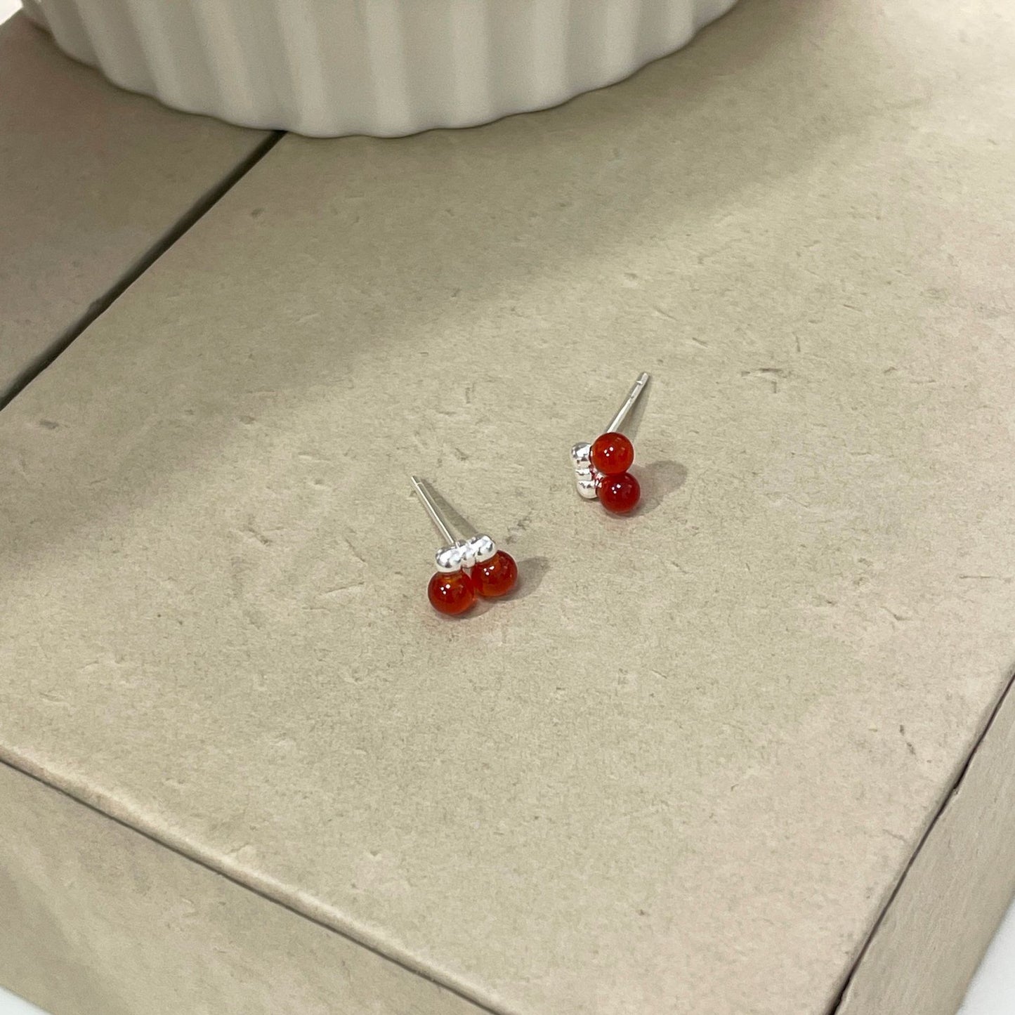 E廠【XDQ10392E】S925純銀甜美ins風紅瑪瑙櫻桃耳環女小巧設計簡約耳飾潮百搭
 26.06-4