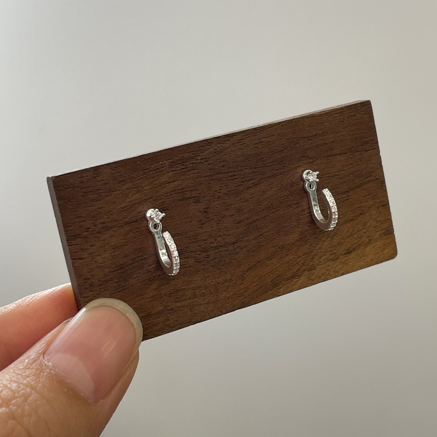 F廠【XDQ10610E】簡約設計感後掛鋯石C形S999純銀耳環女小眾氣質百搭耳飾品
 25.10-5