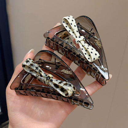 C廠【X758】韓國蝴蝶結三角抓夾女高級感鏤空壓克力鯊魚夾後腦勺盤髮通勤髮夾
 26.08-4「C廠-單筆結帳需滿，NT$500出貨(不含運費)」