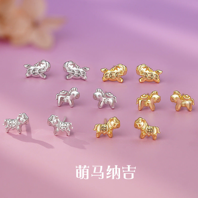 E廠【YC5194E】原創S999足銀萌馬納吉本命年生蕭馬錢幣耳環福氣中式耳飾
 25.10-3