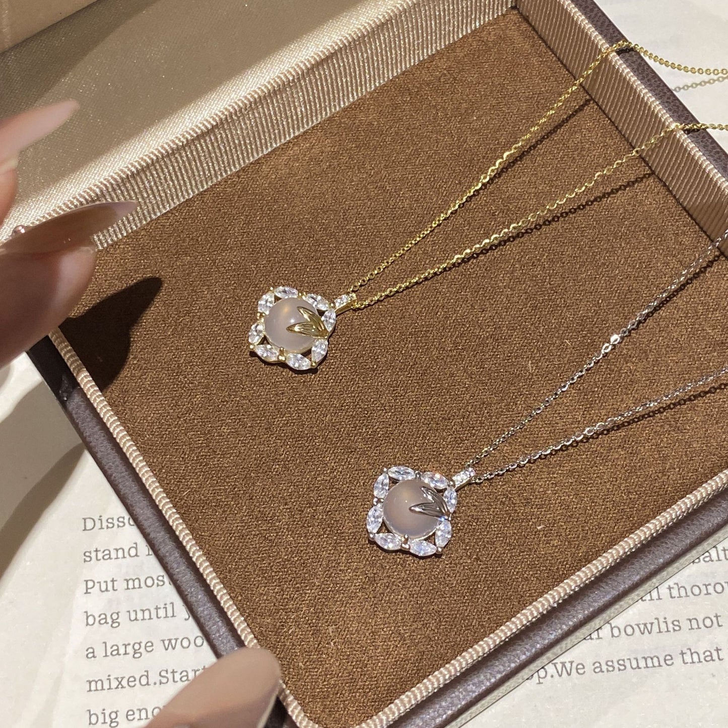 F廠【XDQ0085N】新中式四葉草竹葉項鍊女S925純銀小眾輕奢白玉髓高級感鎖骨鏈
 25.11-1