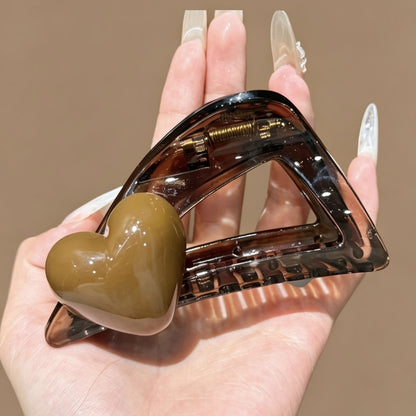 C廠【X785】韓國愛心三角抓夾女高級感鏤空高品質鯊魚夾子後腦勺盤髮通勤髮夾
 26.08-4「C廠-單筆結帳需滿，NT$500出貨(不含運費)」