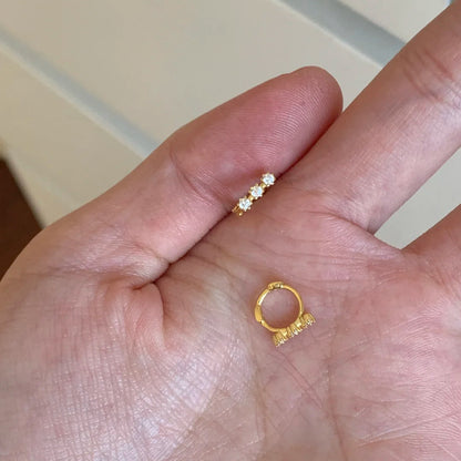 E廠【XDQ10122E】S925純銀簡約迷你排鑽耳扣女精緻小眾三顆鋯石耳骨環百搭耳飾
 26.03-2