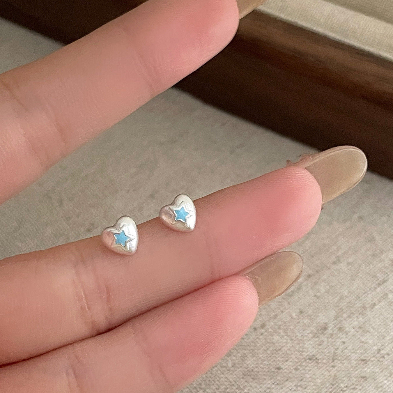 E廠【XDQ10583E】S999純銀韓系簡約磨砂愛心耳環女高級感小眾藍色星星百搭耳飾
 26.08-2
