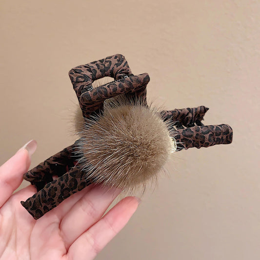 C廠【Y1022】韓版水貂毛球球豹紋髮夾鯊魚夾高端毛球後腦勺抓夾大號髮量大髮飾
 26.01-1
