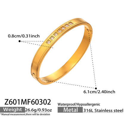 B廠【Z601】歐美ins輕奢風鏤空FAMILY字母愛心卡扣手鐲不鏽鋼18k鍍金時尚手飾
 26.03-3