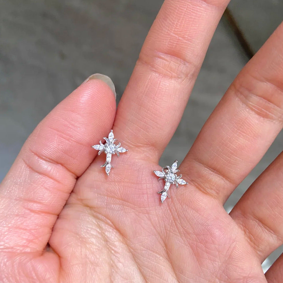 E廠【XDQ11235E】S925純銀甜酷風滿鑽鳶尾花十字架耳環女小眾簡約鑲鋯石耳飾品
 25.12-1