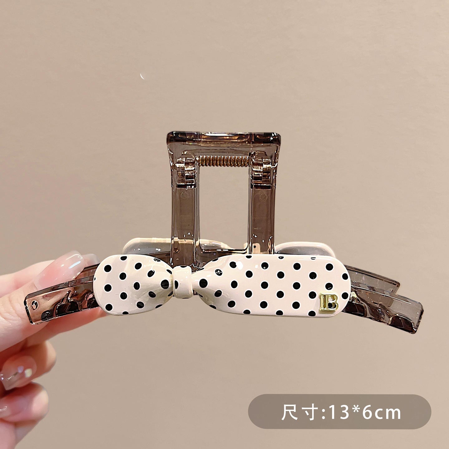 C廠【X461】字母波點三角抓夾女高級感2026新飽滿後腦勺大號髮量大盤髮鯊魚夾
 26.06-2