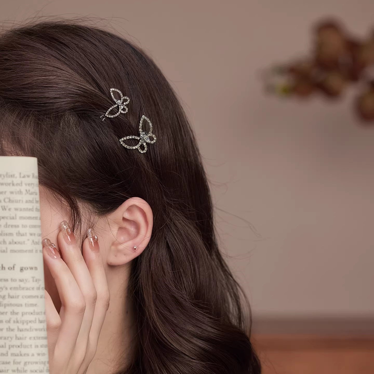 C廠【P112】精緻鏤空水鑽蝴蝶髮夾女2026新款前額碎髮鴨嘴夾側邊瀏海夾子頭飾
 26.04-3