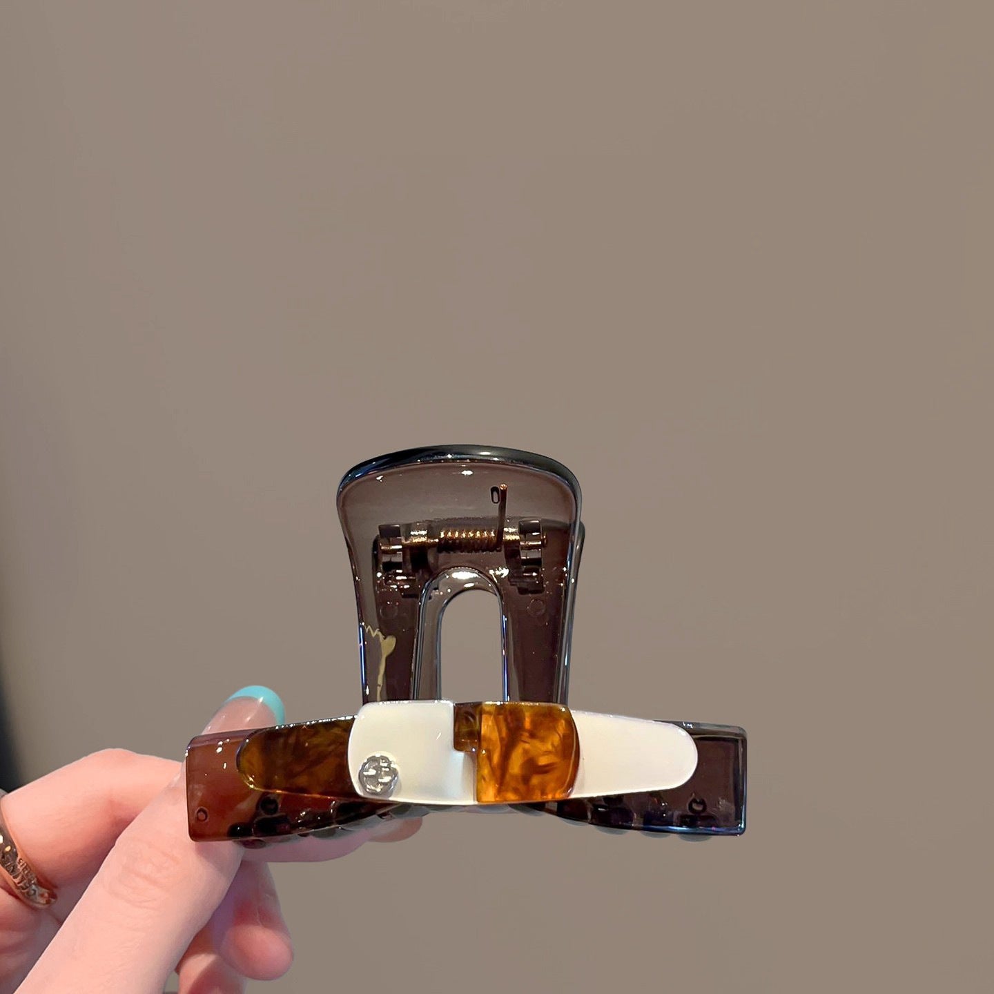 C廠【B27】法式復古玳瑁色中型抓夾女氣質高級感後腦勺盤髮鯊魚夾半紮髮夾子
 25.12-3「C廠-單筆結帳需滿，NT$500出貨(不含運費)」