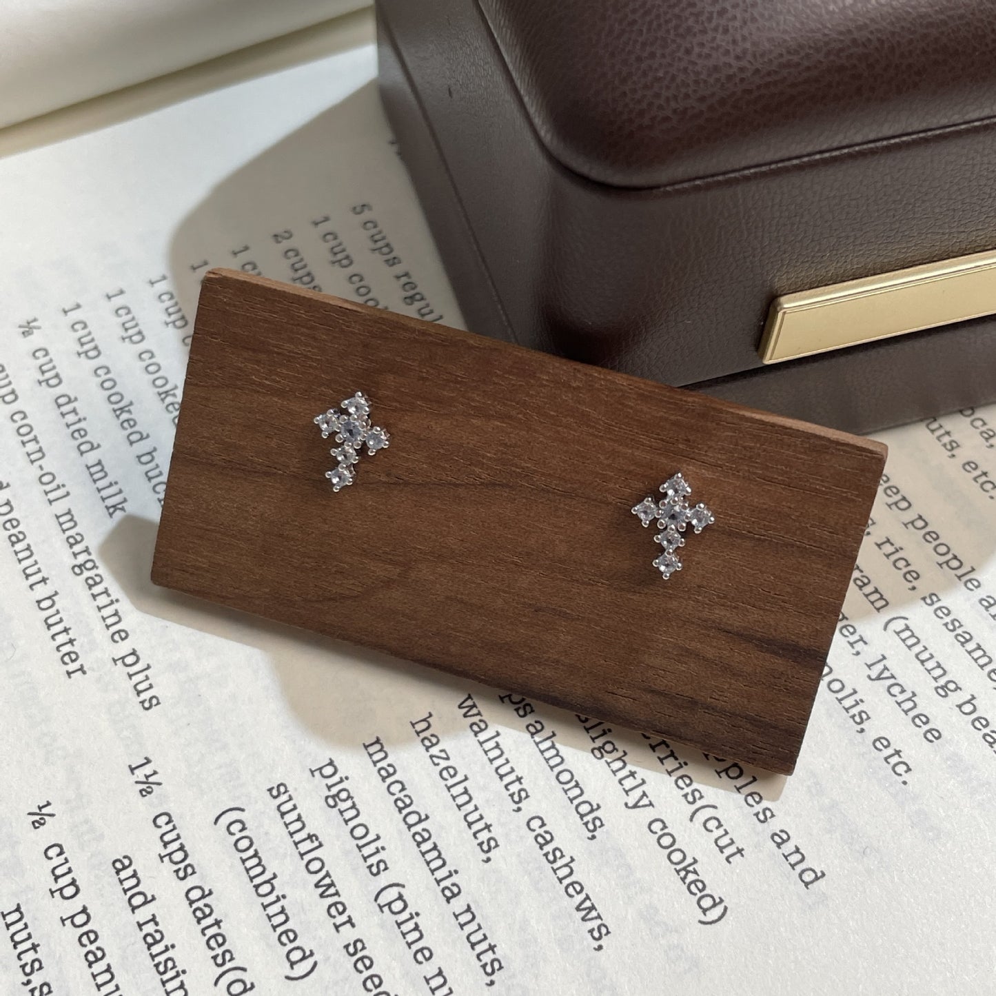 F廠【DQ10009E】S925純銀小清新藍色十字架耳環女小眾設計淺藍鋯石耳骨釘耳飾
 25.09-1