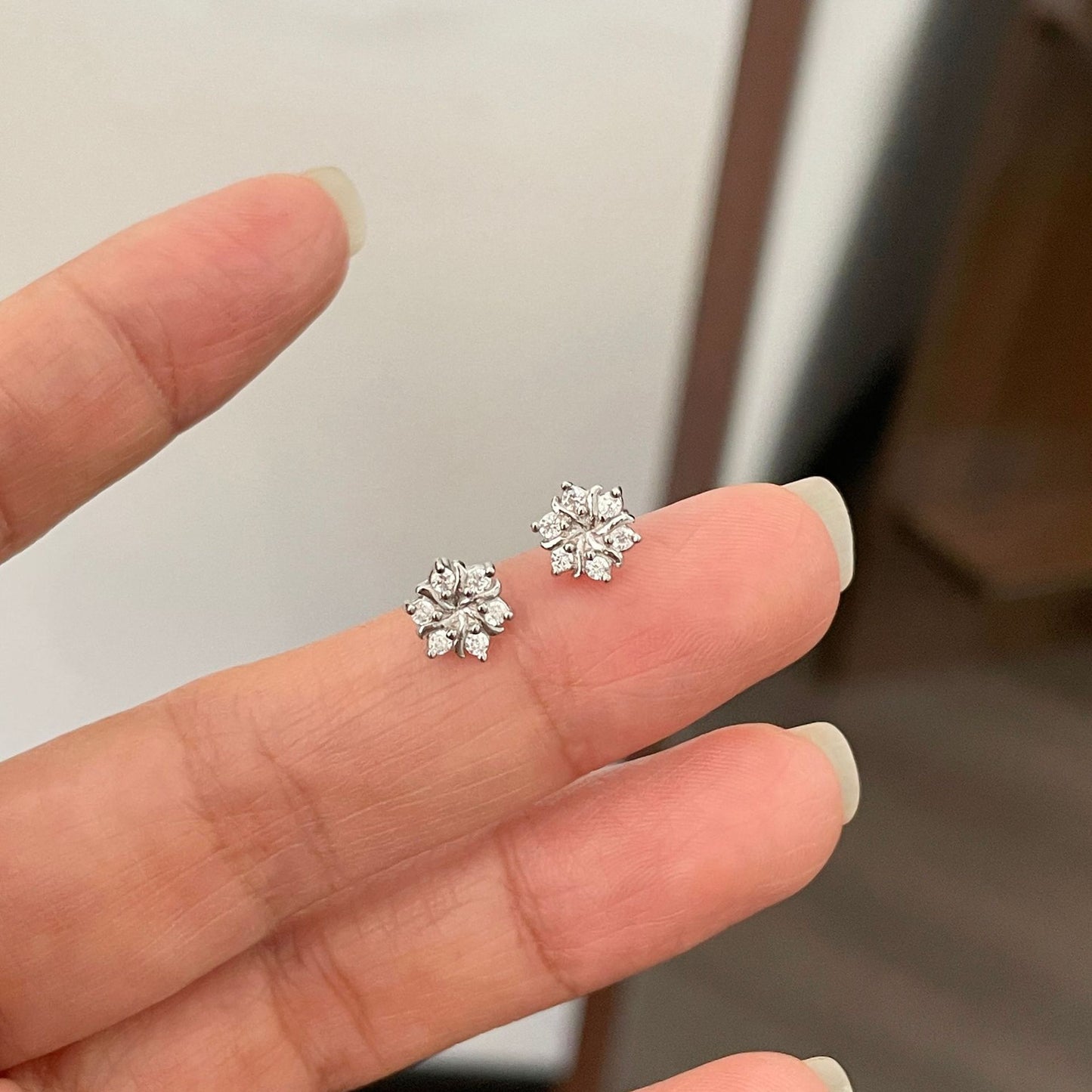 E廠【XDQ11068E】S999純銀小眾設計感雪花耳環女簡約時尚鑲鋯石日常百搭耳飾潮
 25.12-1