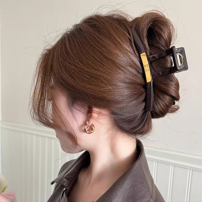 C廠【Y1102】輕奢高級感金屬字母髮夾女大號髮量多盤髮抓夾氣質鯊魚夾子髮飾
 26.02-1