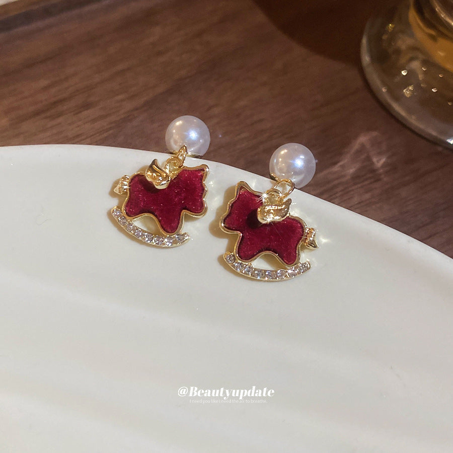 A廠【HE29319】925銀針鑲鑽植絨小馬珍珠耳環復古氣質本命年耳墜耳環輕奢高級感耳飾
 25.11-2