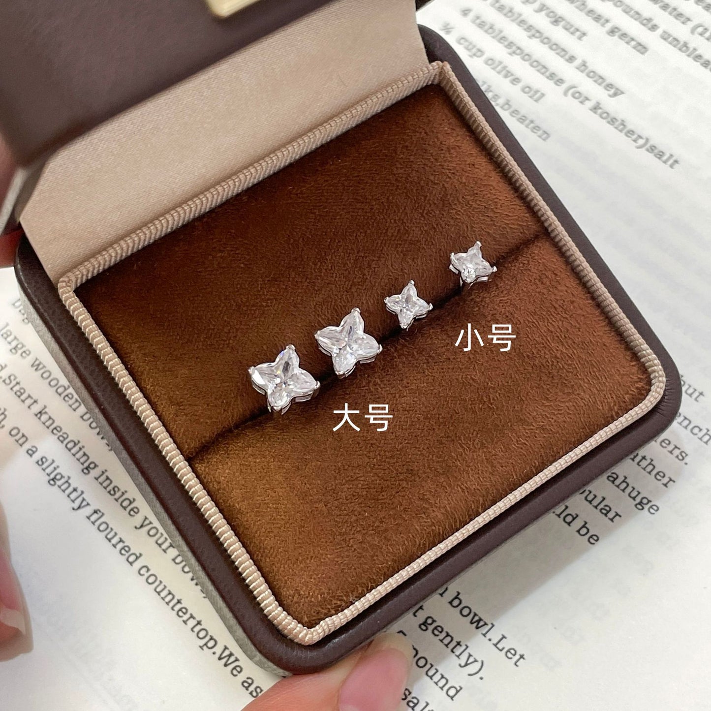 D廠【XDQ10135E】精緻S999純銀爆閃四葉草耳環女幾何經典耳骨釘花朵耳飾百搭潮
 26.05-1