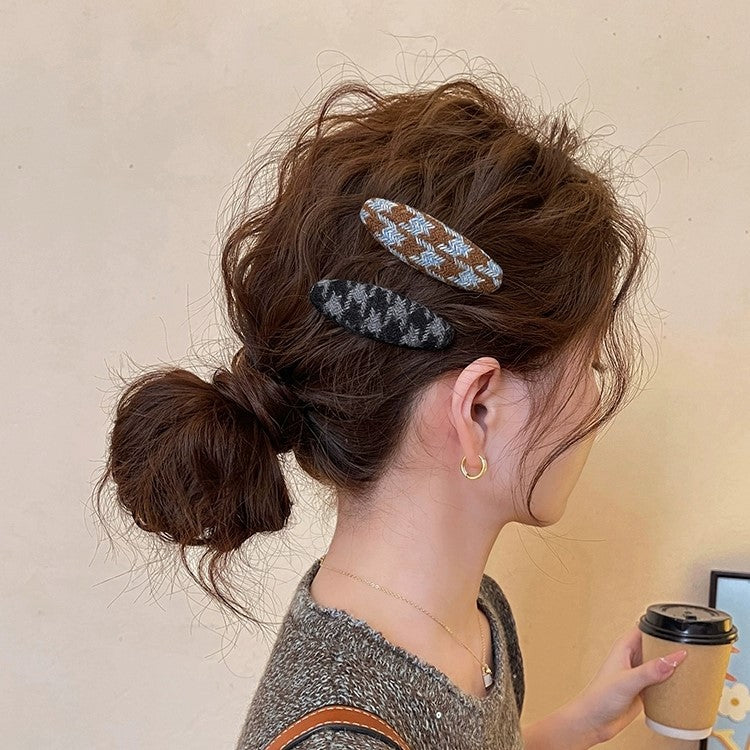 C廠【P63】千秋千鳥格毛呢髮夾女bb夾邊夾2025新款瀏海夾子前額高階頭飾髮卡
 25.12-2「C廠-單筆結帳需滿，NT$500出貨(不含運費)」