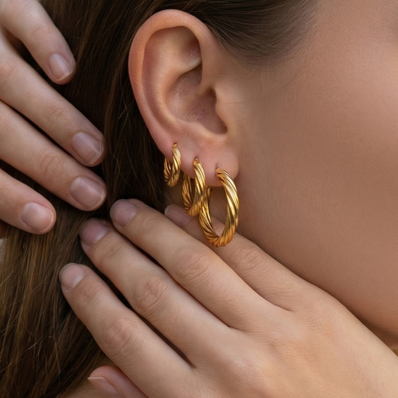 B廠【F1593】亞馬遜熱賣不鏽鋼鍍18k金扭紋耳圈小眾高級感輕奢耳飾不掉色
 26.04-3