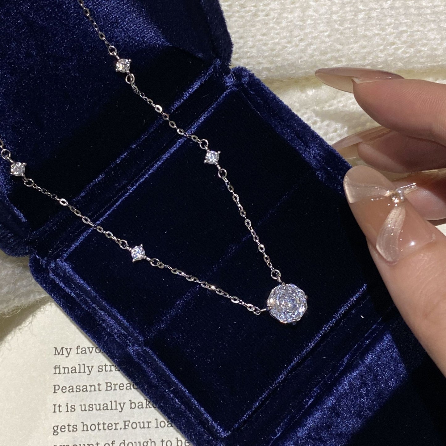 F廠【DQ0013N】S925純銀超閃玫瑰切項鍊女輕奢高級感精緻鋯石通勤鎖骨鏈
 25.10-4