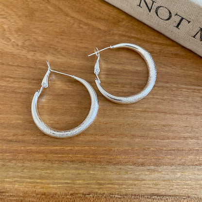 A廠【HE29275】925銀針霧面素銀耳圈韓系ins冷淡風日常通勤耳環輕奢高級感耳飾
 25.11-2