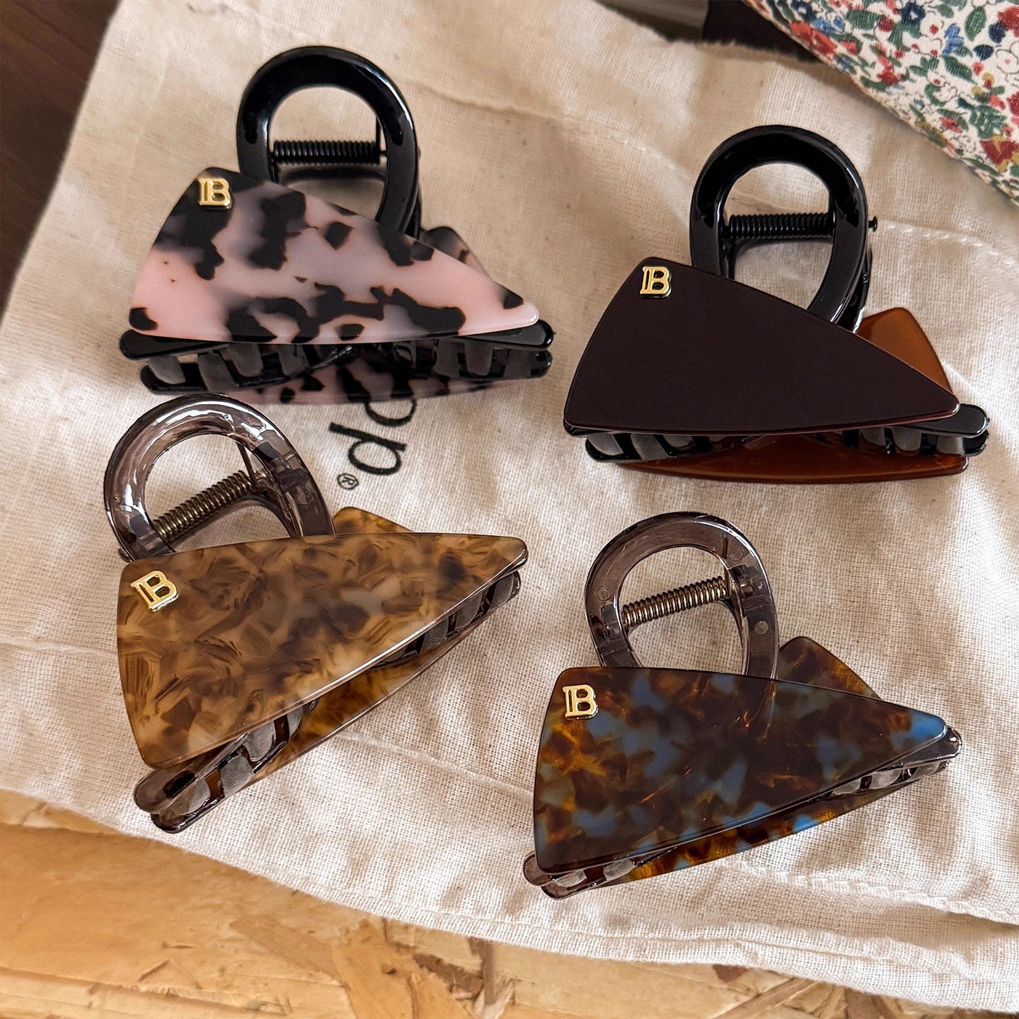 C廠【P85】韓國版三角豹紋醋酸頭髮抓夾女鯊夾2025新款盤髮夾時尚高級感髮飾
 25.12-3「C廠-單筆結帳需滿，NT$500出貨(不含運費)」