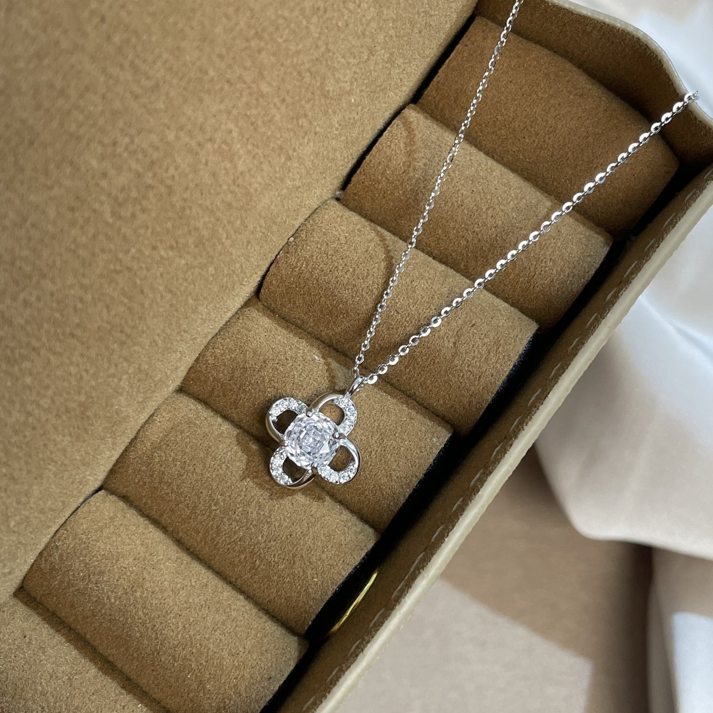 F廠【DQ2347N】S925純銀幸運四葉草項鍊女精緻高級感爆閃玫瑰切鎖骨鏈潮
 25.11-1