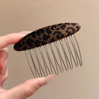 C廠【Y986】復古洋氣絲絨豹紋無痕插梳高級感碎髮整理神器側邊瀏海髮梳盤髮卡
 25.12-4「C廠-單筆結帳需滿，NT$500出貨(不含運費)」