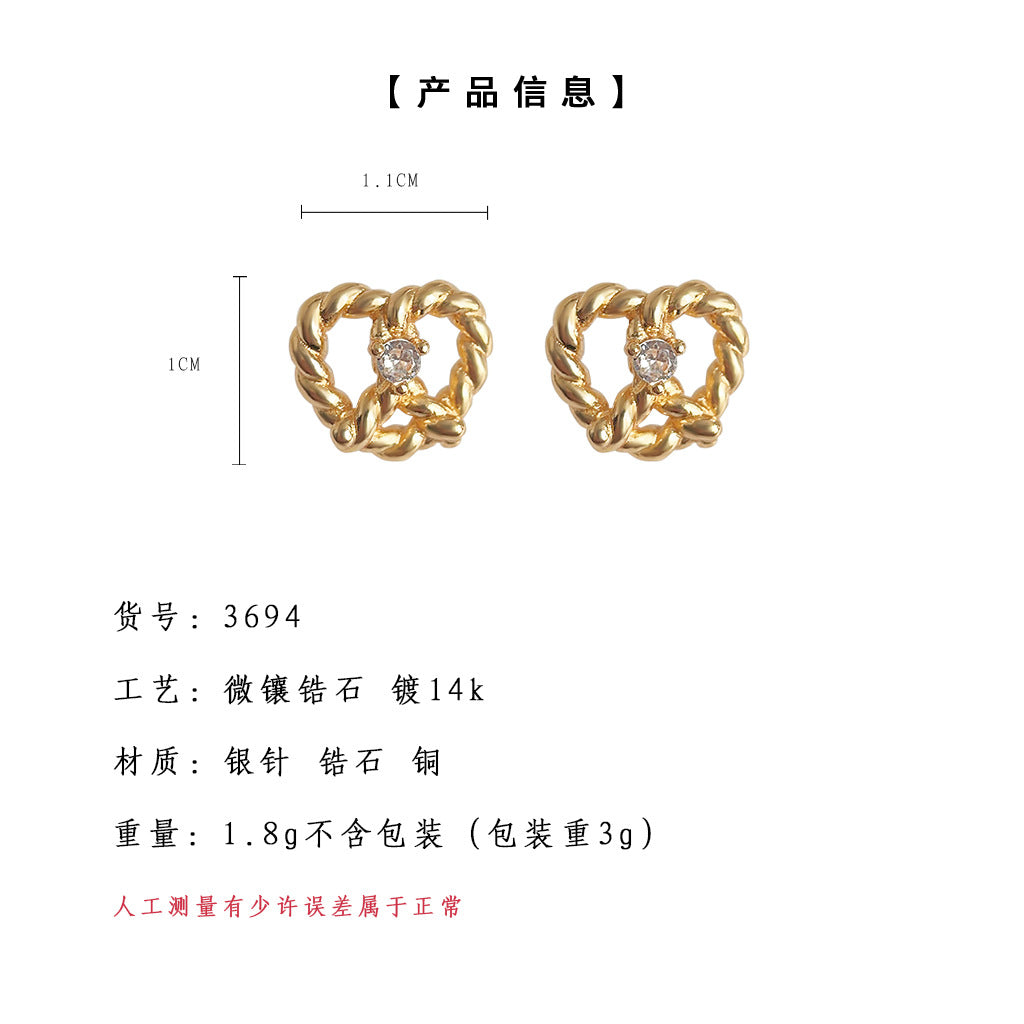 C廠【3694】微鑲鋯石迷你版~日常通勤百搭簡約心型鍍14K銀針耳釘 24.03-4