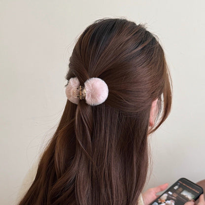 C廠【P107】可愛毛絨球球髮夾女2025新款秋冬甜美公主頭小號抓夾氣質髮卡頭飾
 26.01-1「C廠-單筆結帳需滿，NT$500出貨(不含運費)」