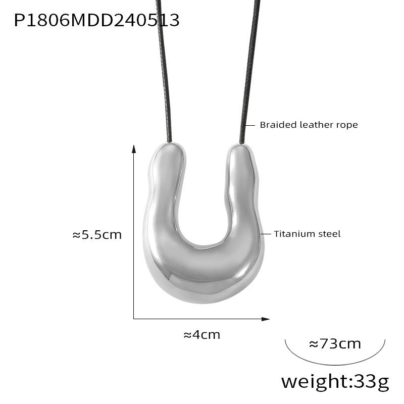 B廠【P1806】小眾U形馬蹄黑色皮繩立體不規則誇張鈦鋼吊墜女時尚簡約百搭項鍊 24.05-3